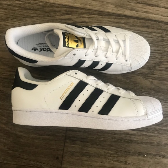 🎩 Adidas Superstar Sneakers 🎩 - Picture 6 of 8